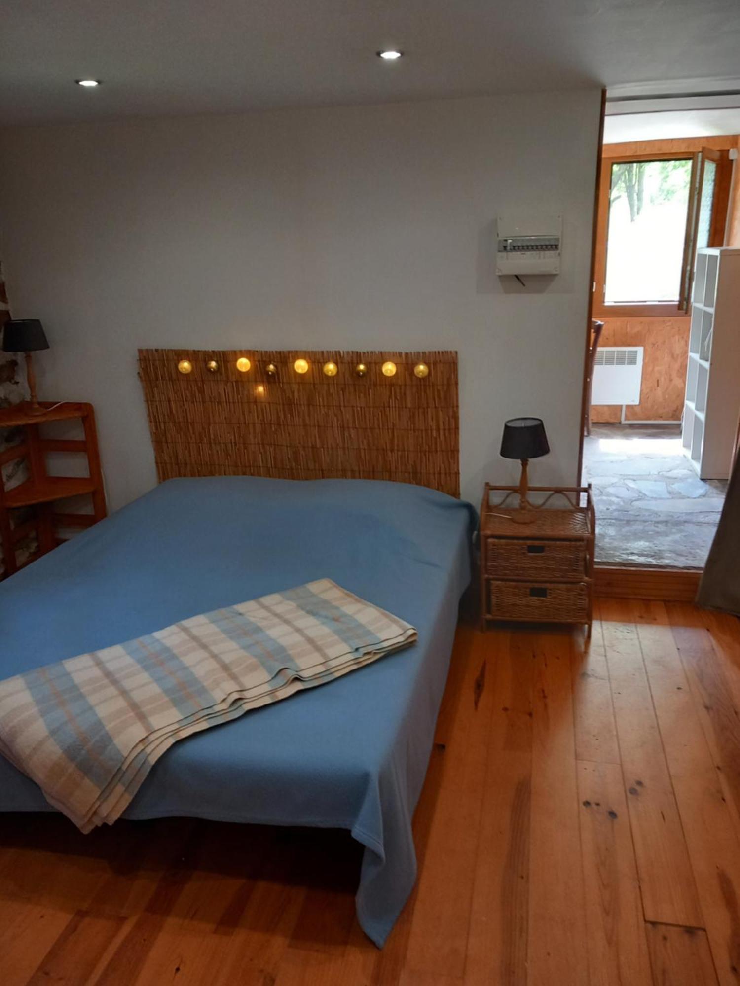 Les Cedres Bleus De Joany Apartment Viviez Luaran gambar